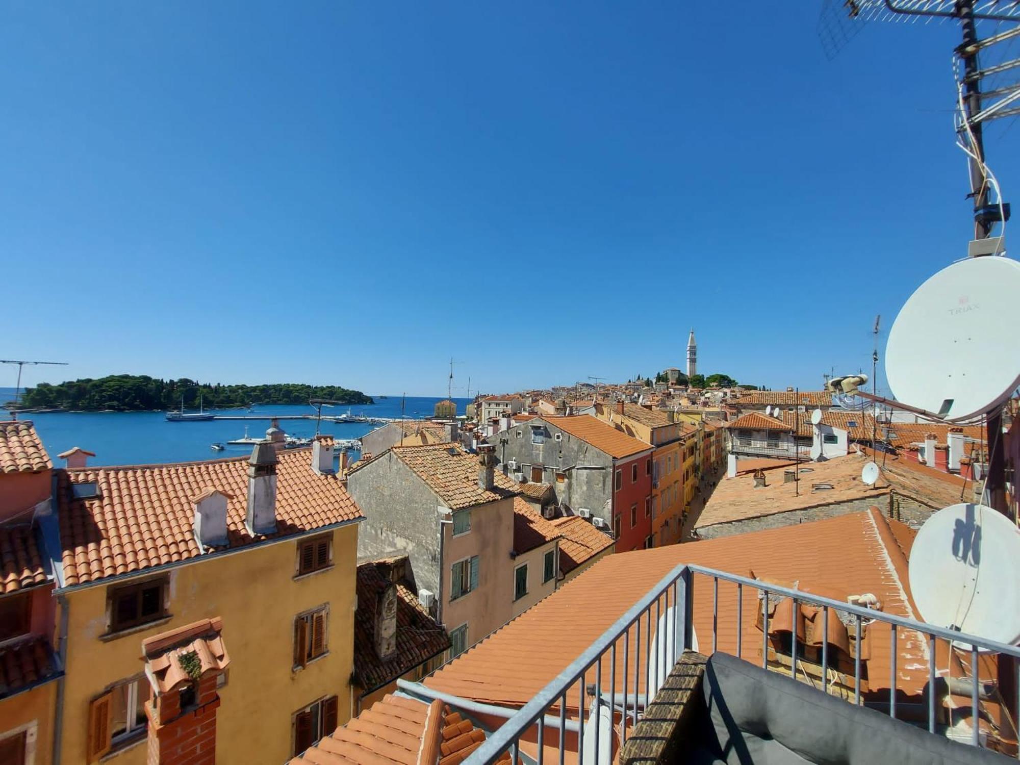 Beautiful Sunsets Over The Roofs Of Rovinj Apartment Exterior photo