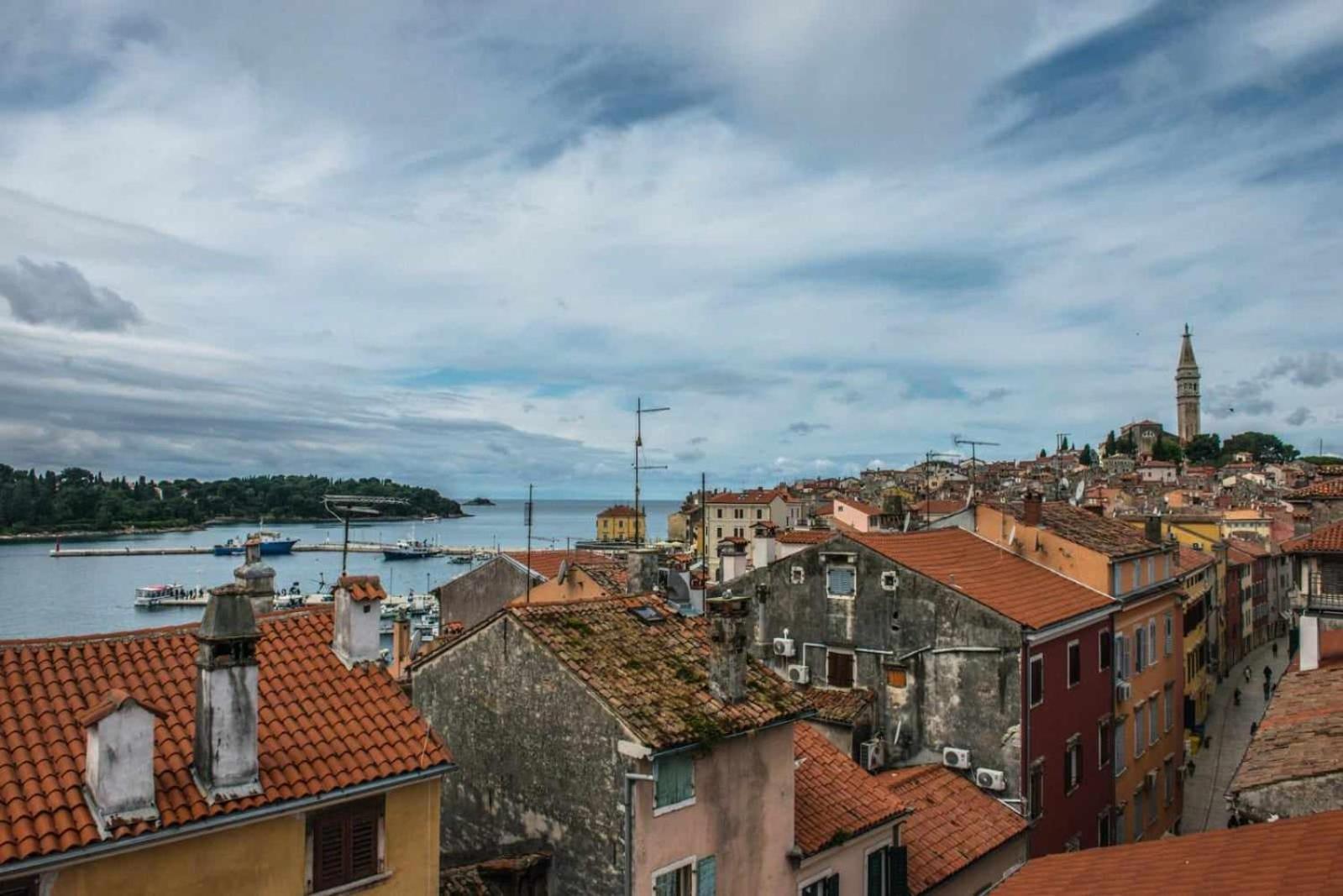 Beautiful Sunsets Over The Roofs Of Rovinj Apartment Exterior photo