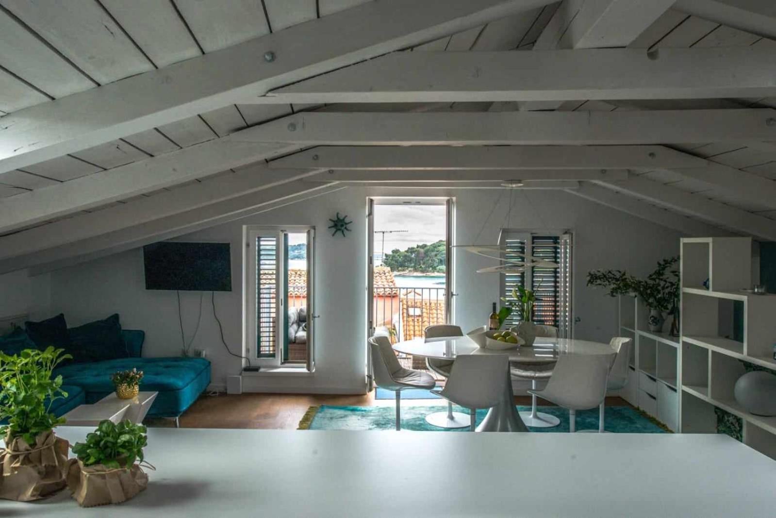 Beautiful Sunsets Over The Roofs Of Rovinj Apartment Exterior photo